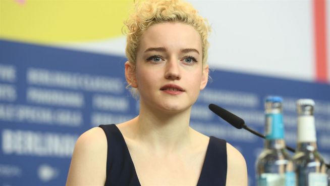 Julia Garner vergleicht ‚Ozark‘ mit ‚The Assistant‘